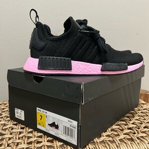 Women’s Adidas NMD size 7